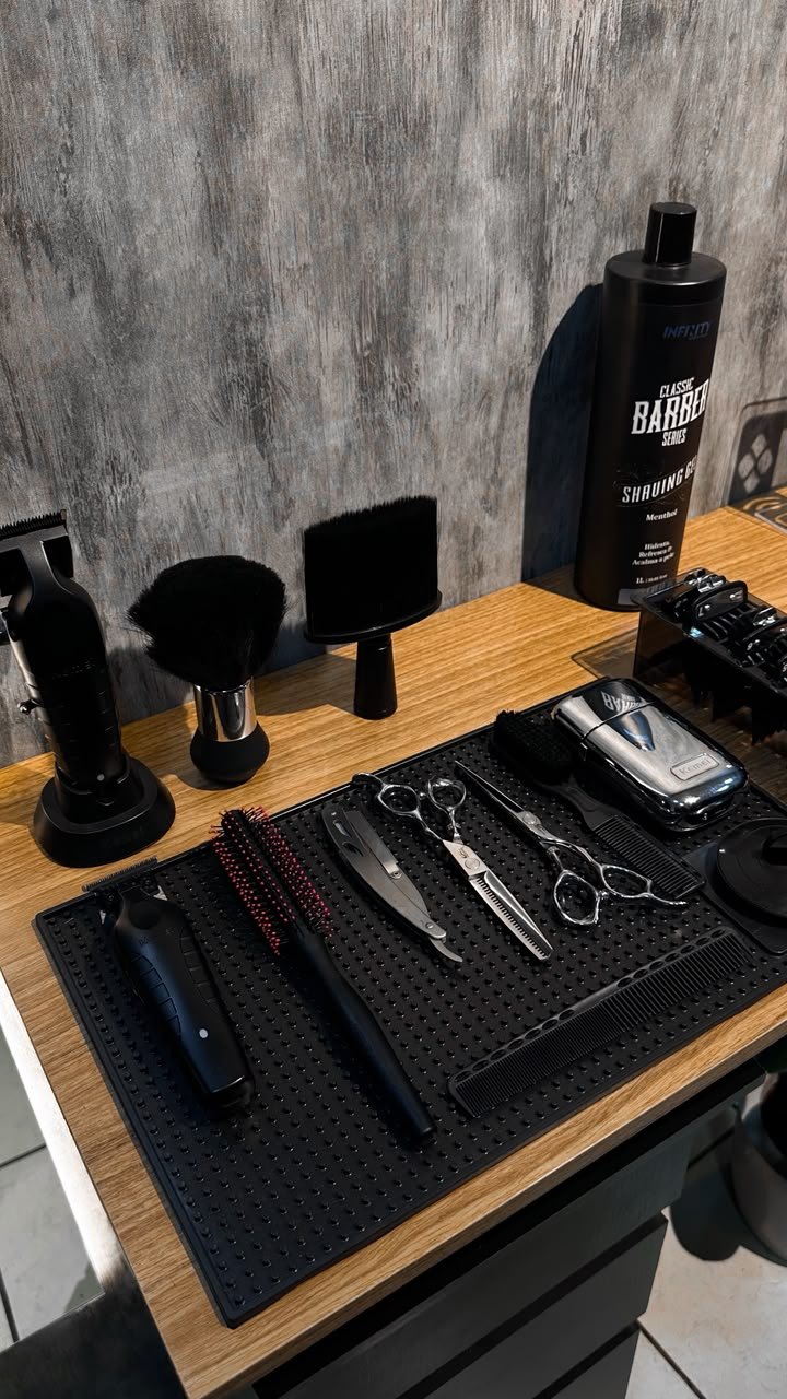 Ferramentas de barbearia organizadas